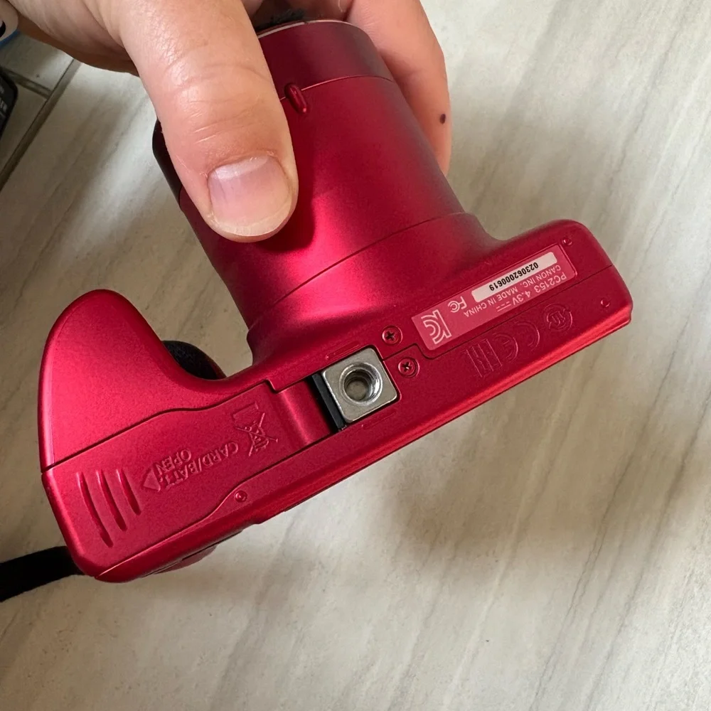 Canon PowerShot Sx400IS in red
